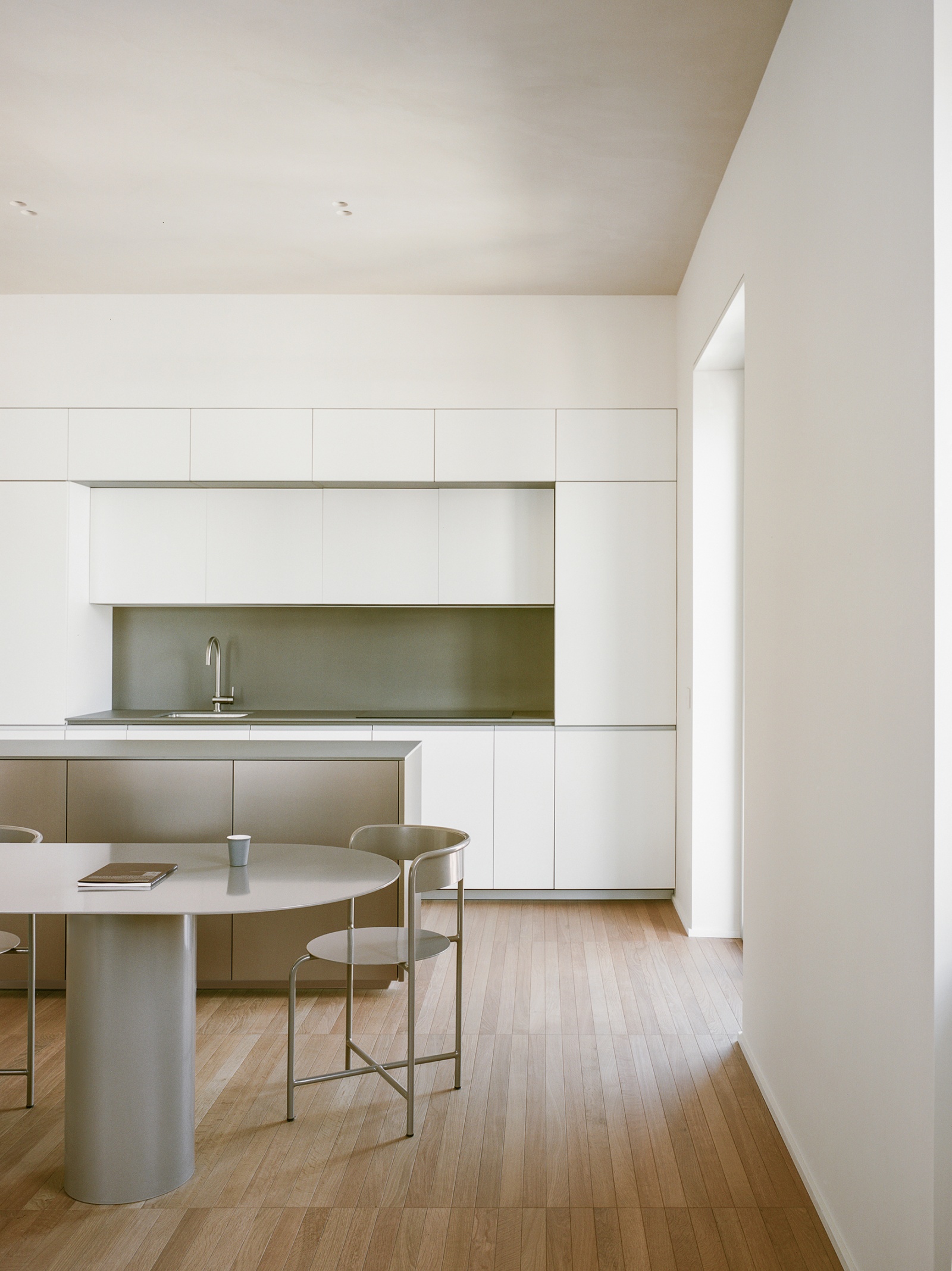 30 Editorial Apartment Decor Ideas for a Chic, Personal Home